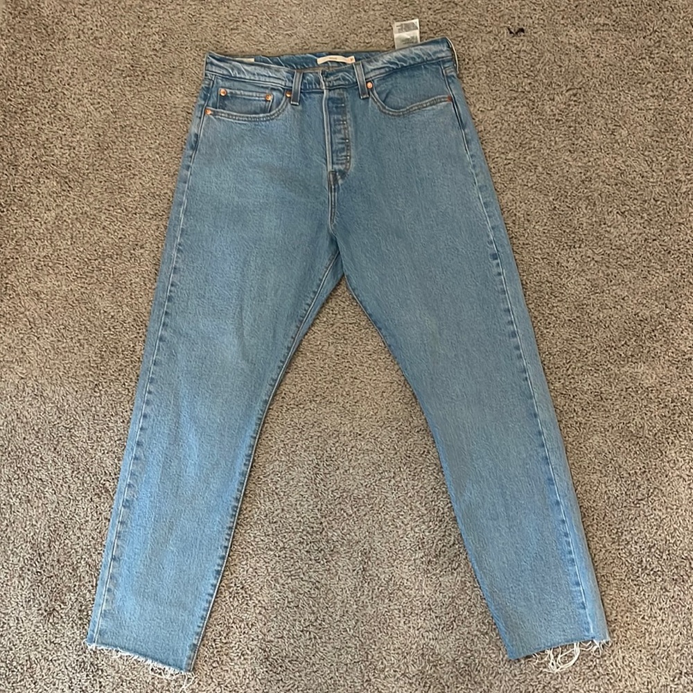 Levi Wedgie Cropped Jean